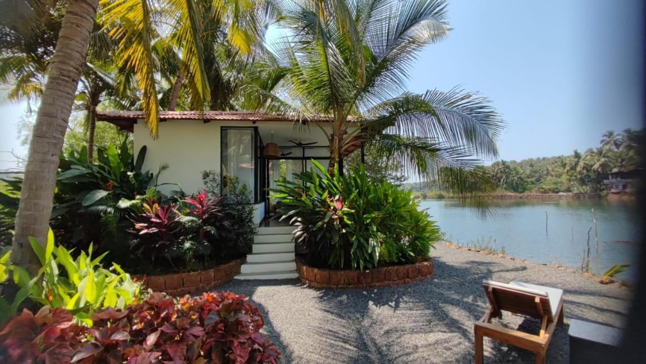 Pont Bleu Suites Riverside & Pool Canacona Extérieur photo